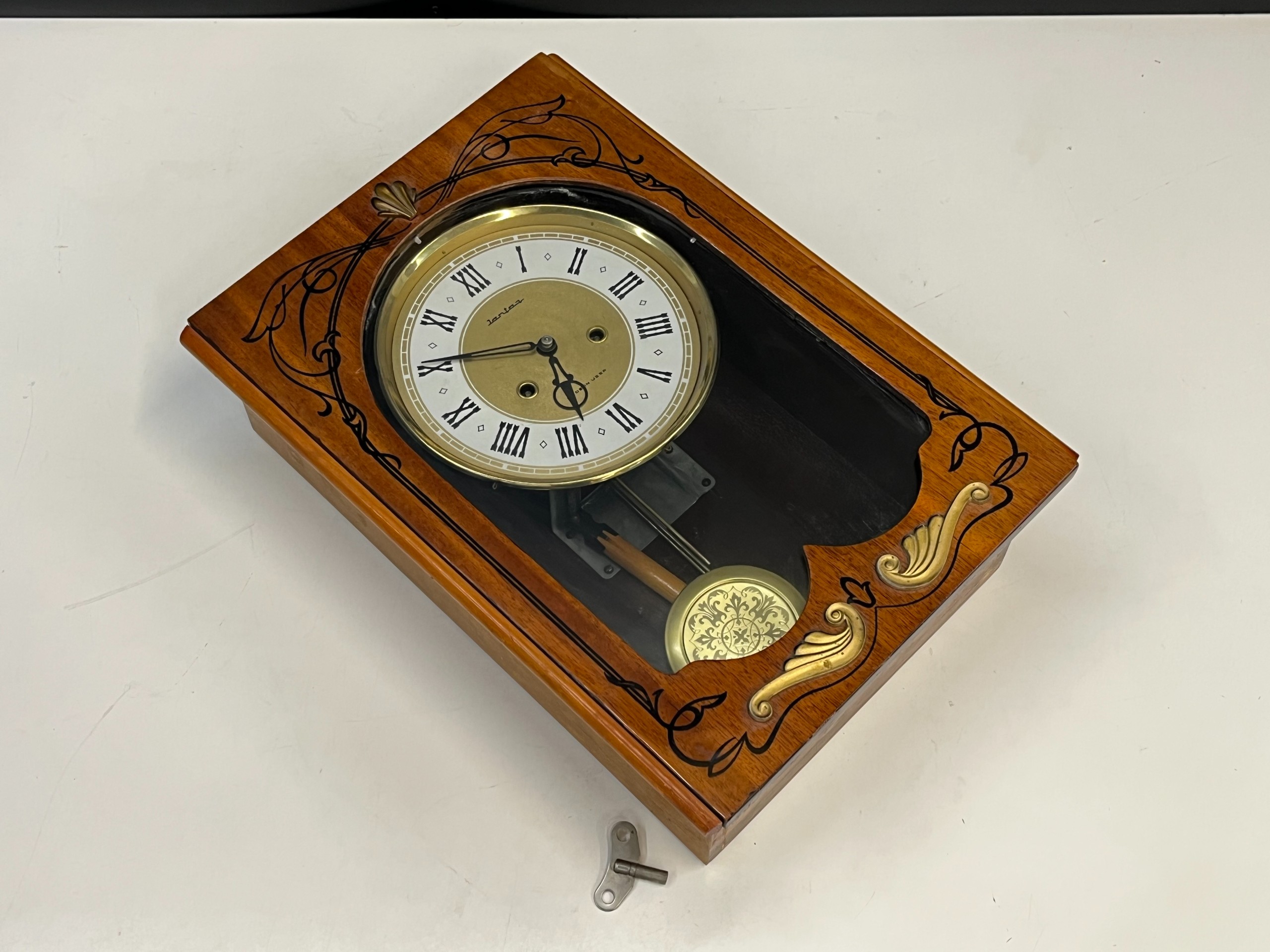 Seinäkello - Huutokauppa Ekman