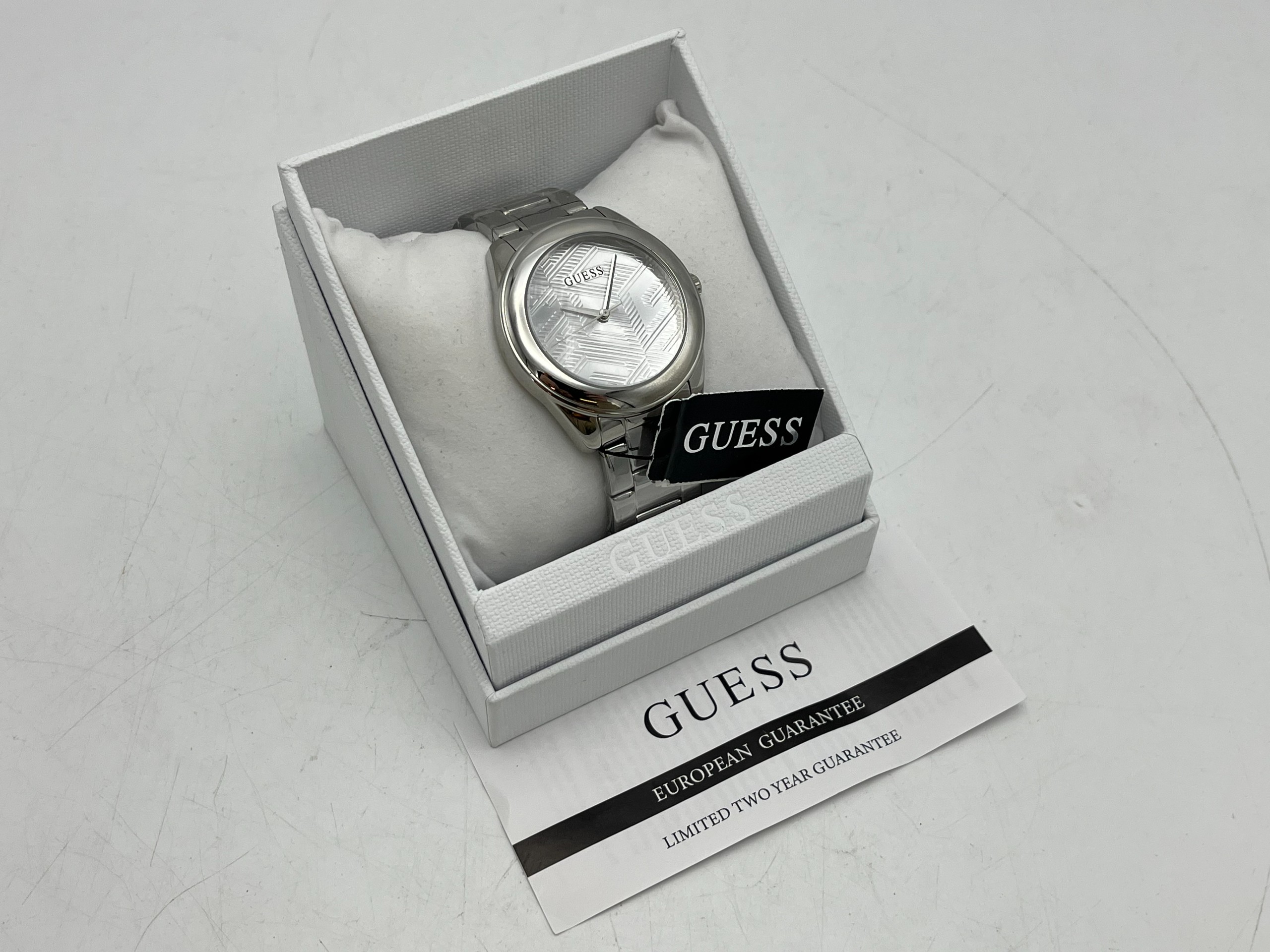 Guess - Huutokauppa Ekman