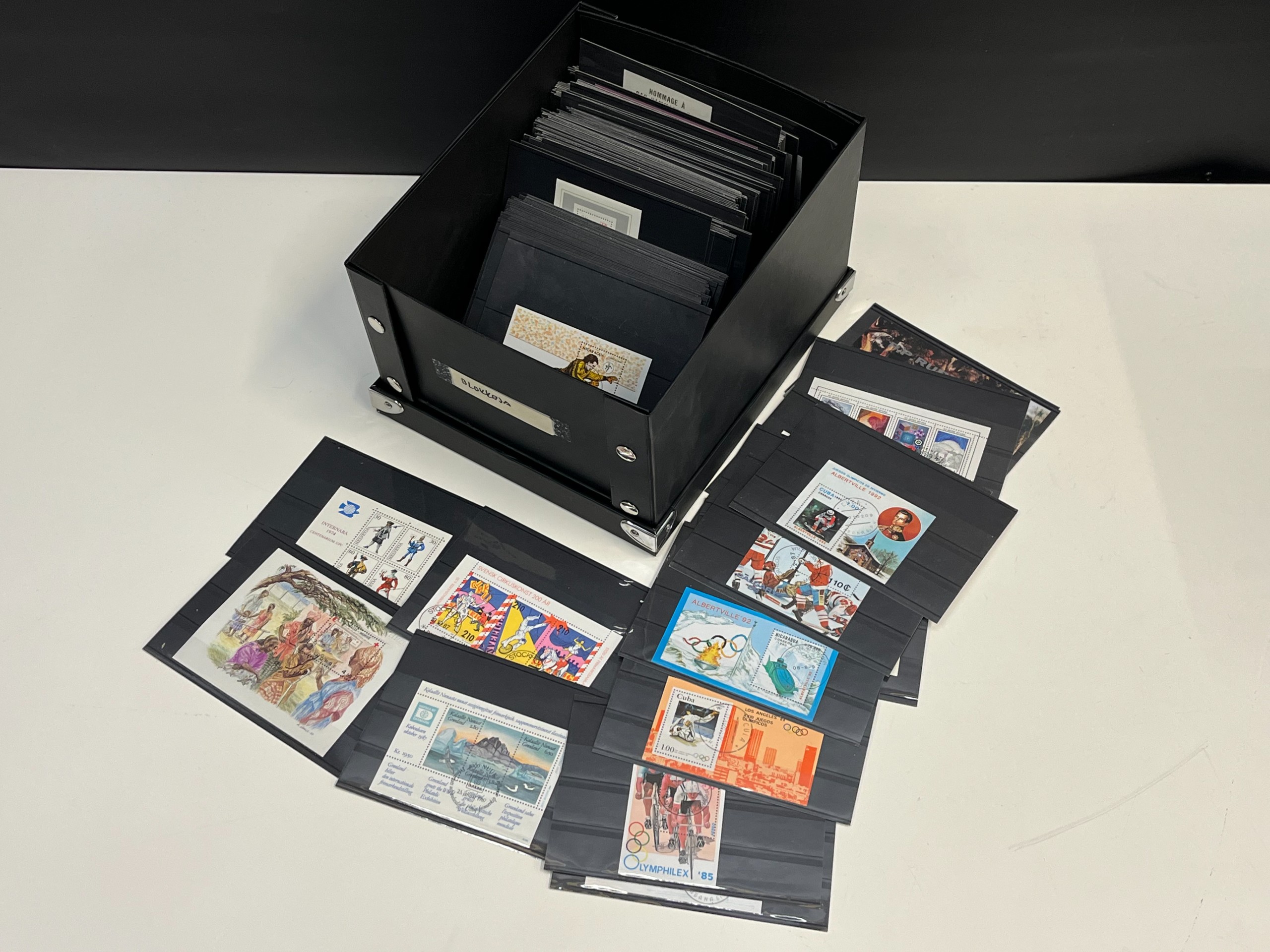 Postimerkkiblokit - Huutokauppa Ekman
