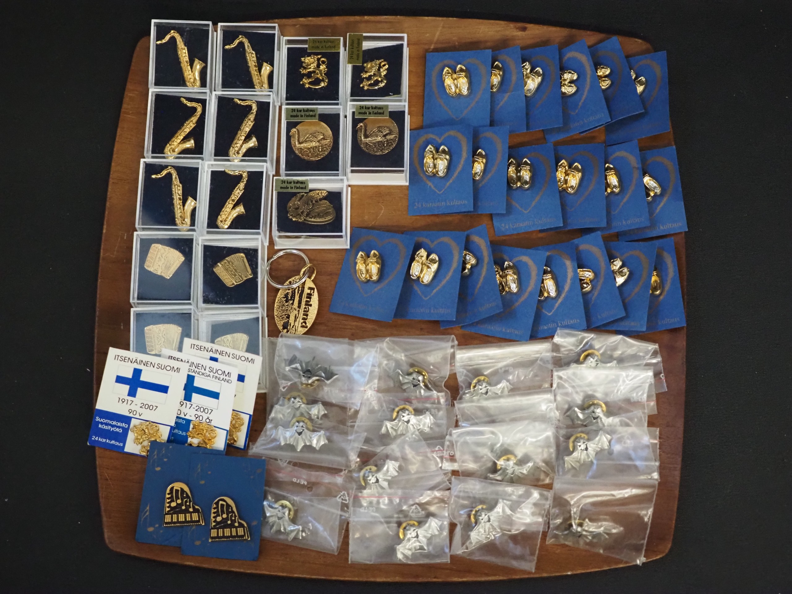 Pinssit ym. - Huutokauppa Ekman