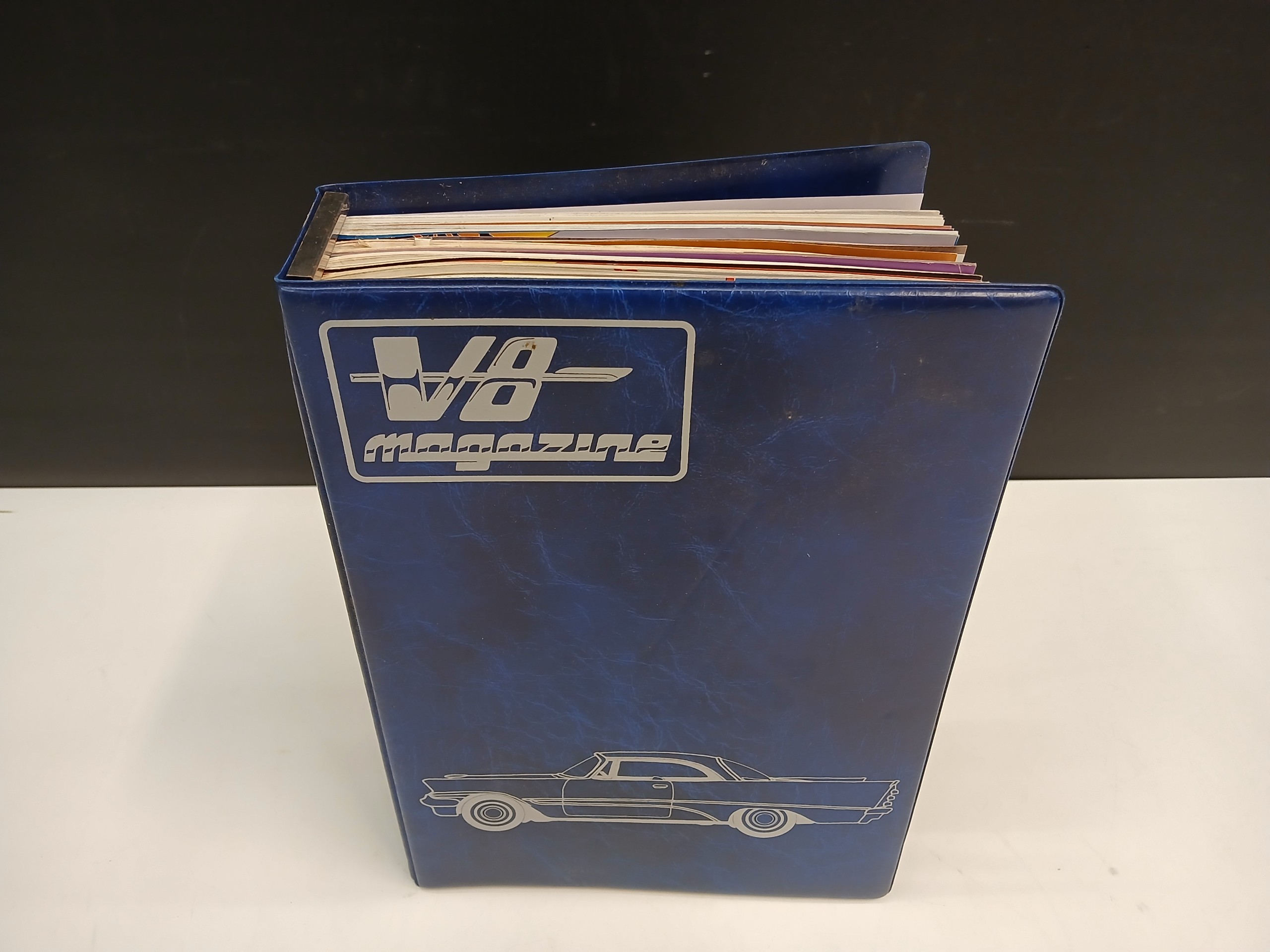 V8 -magazine kansio - Huutokauppa Ekman