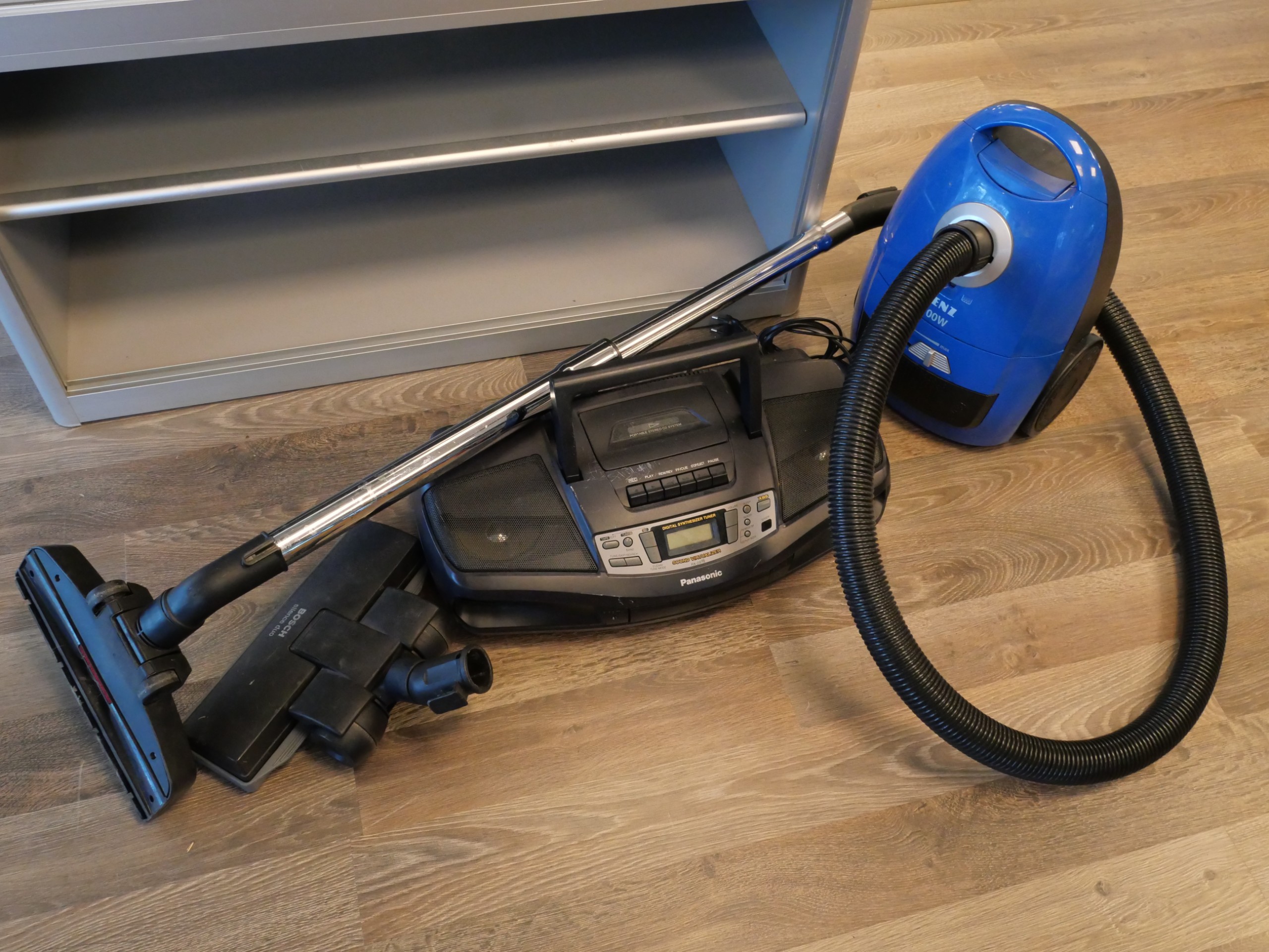 Imuri ja radio - Huutokauppa Ekman