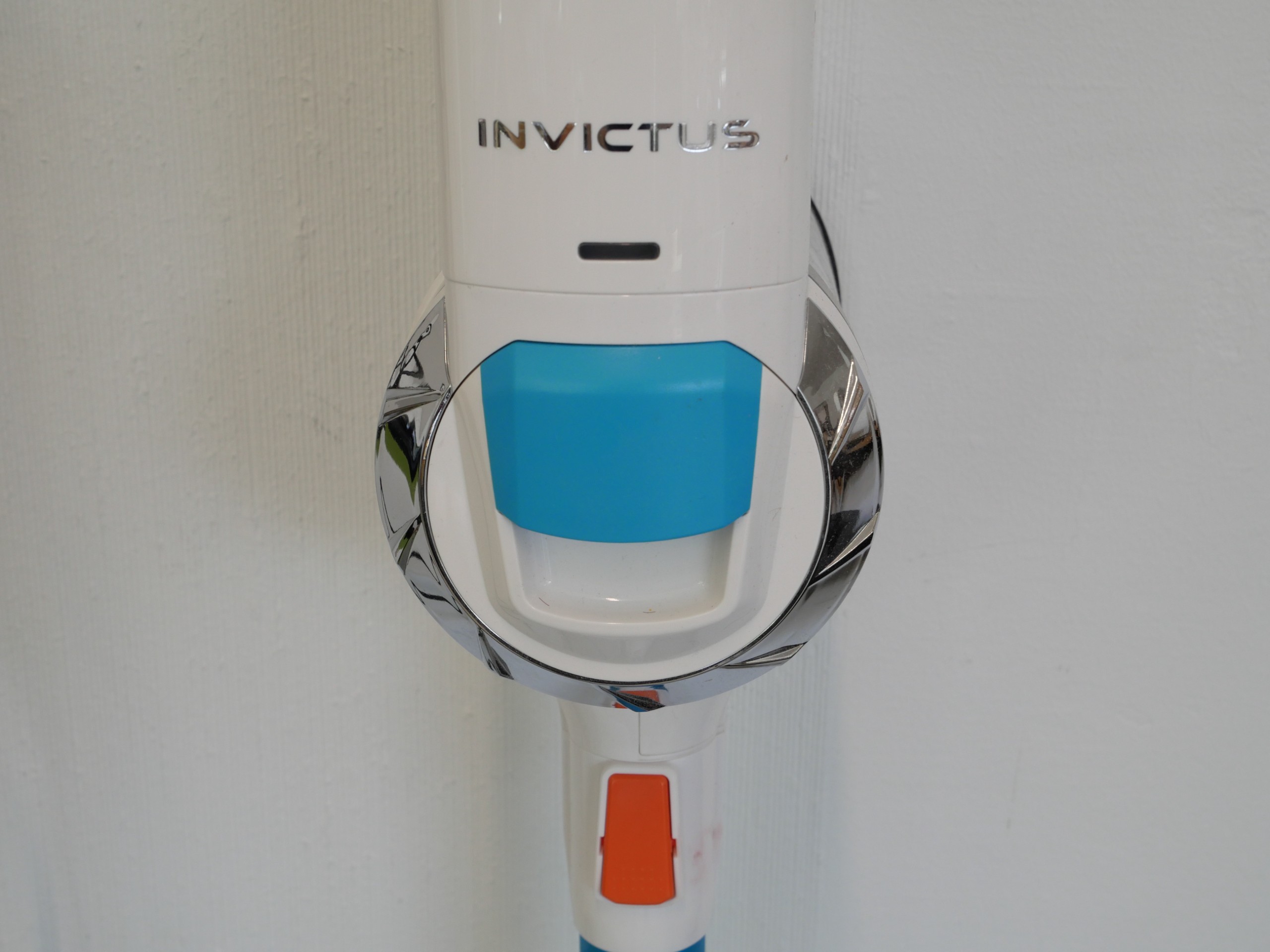 *Invictus imuri ym. - Huutokauppa Ekman