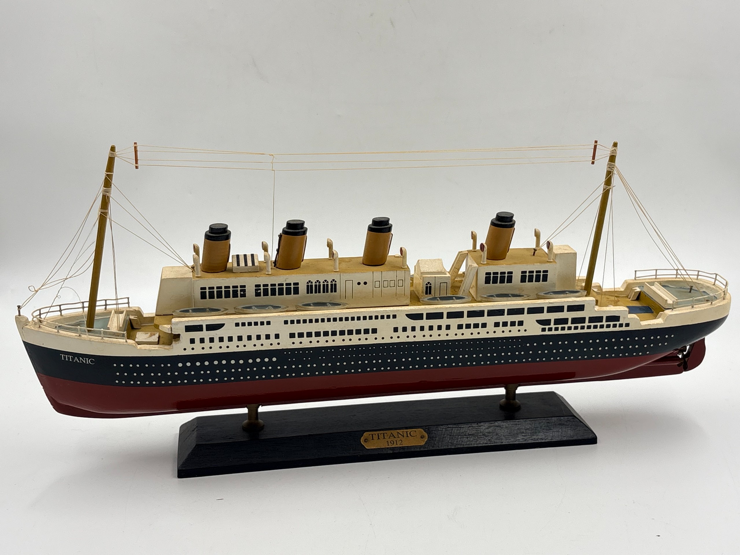 Titanic pienoislaiva - Huutokauppa Ekman