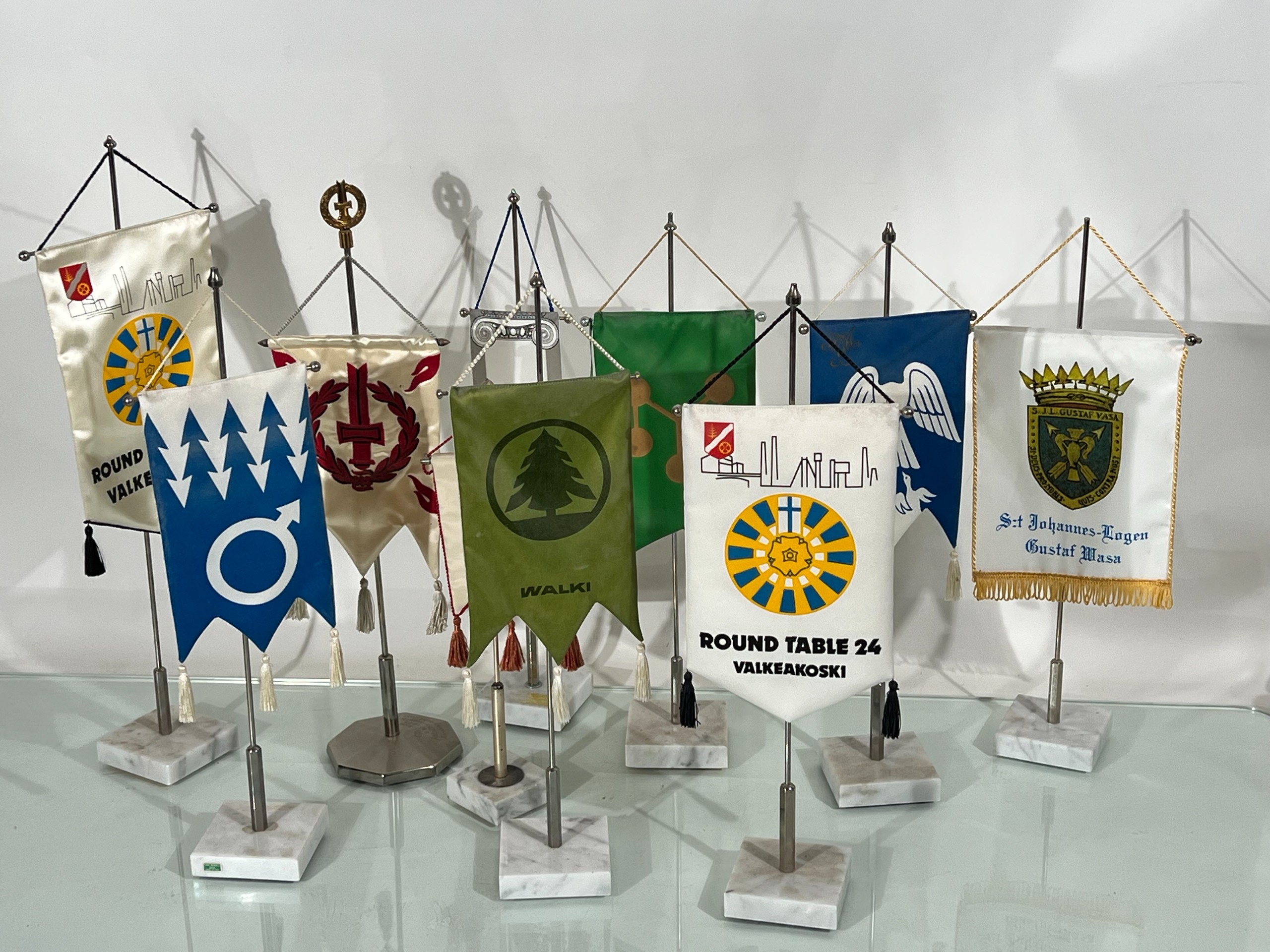 Pöytäviirit - Huutokauppa Ekman