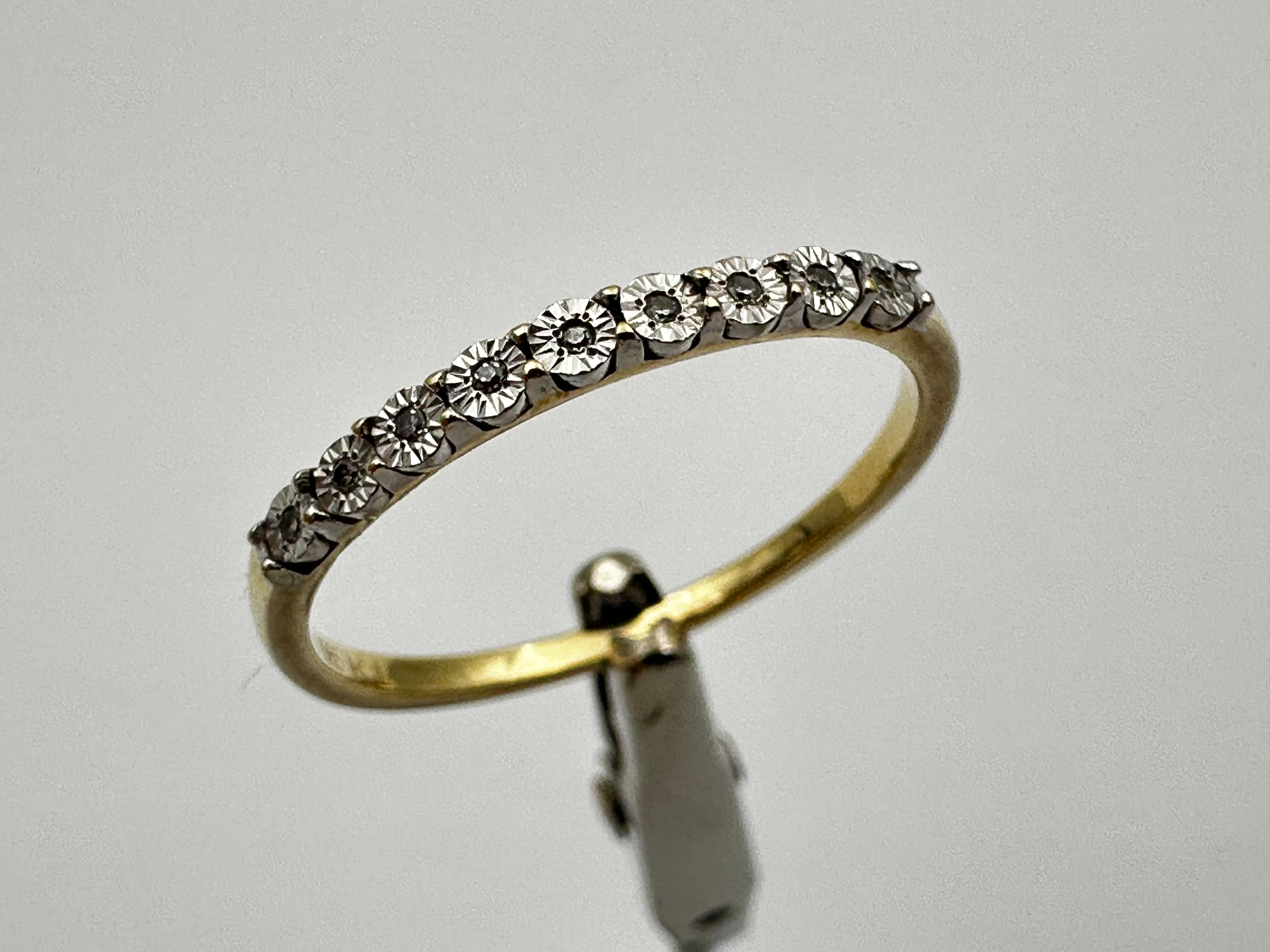 Kultasormus timanteilla 14K - Huutokauppa Ekman