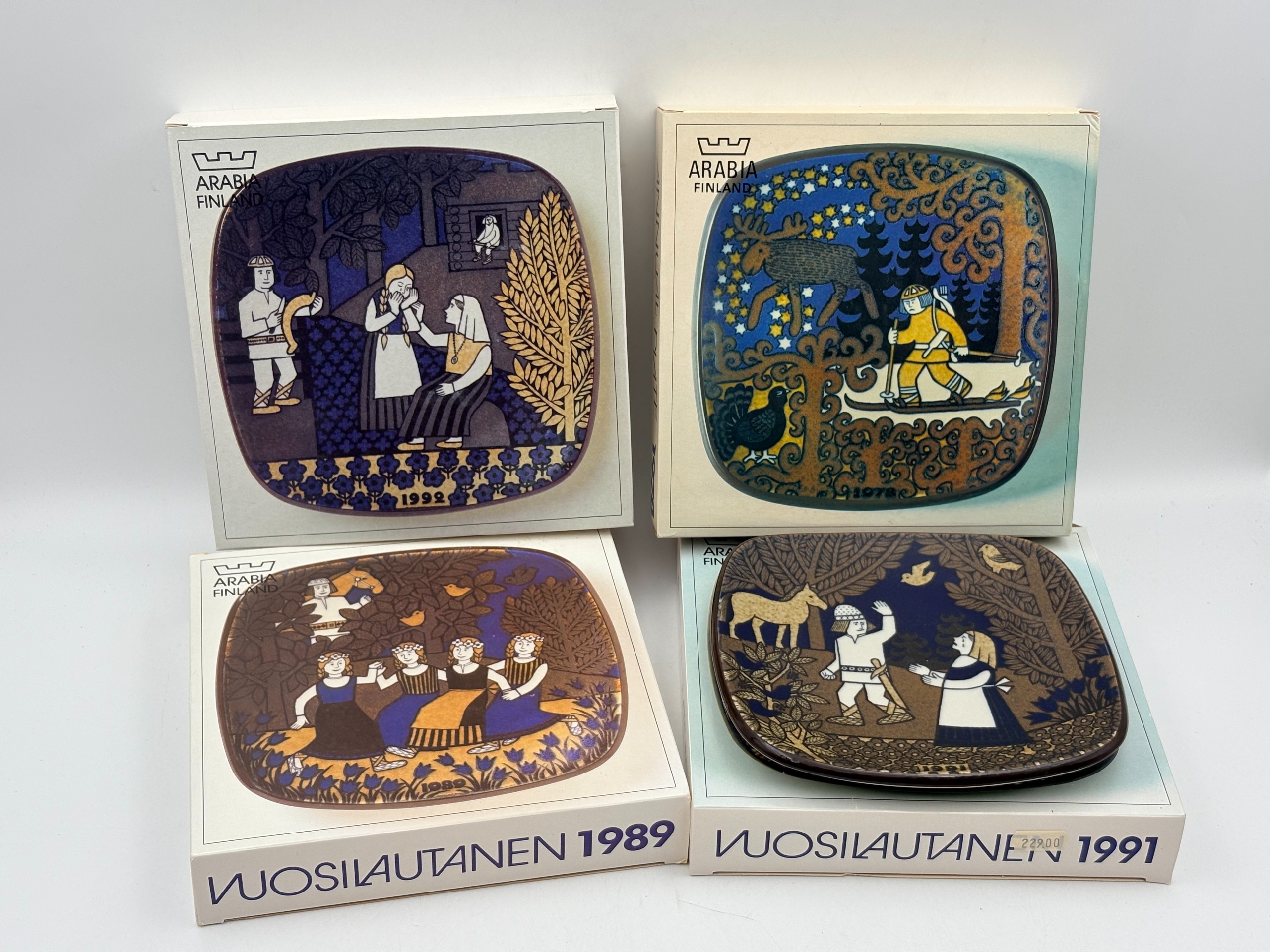 Arabia vuosilautaset - Huutokauppa Ekman