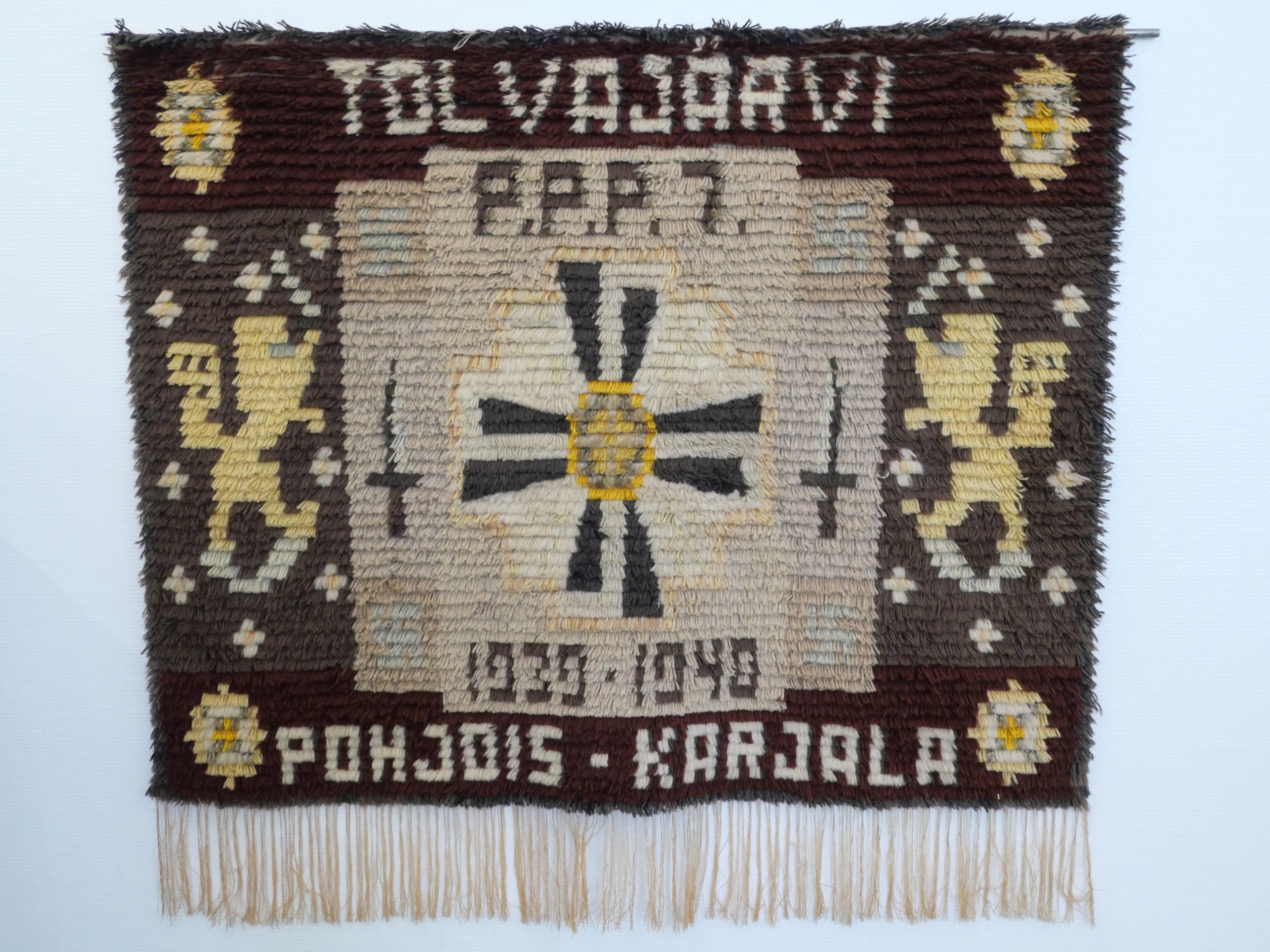 Tolvajärvi ryijy - Huutokauppa Ekman