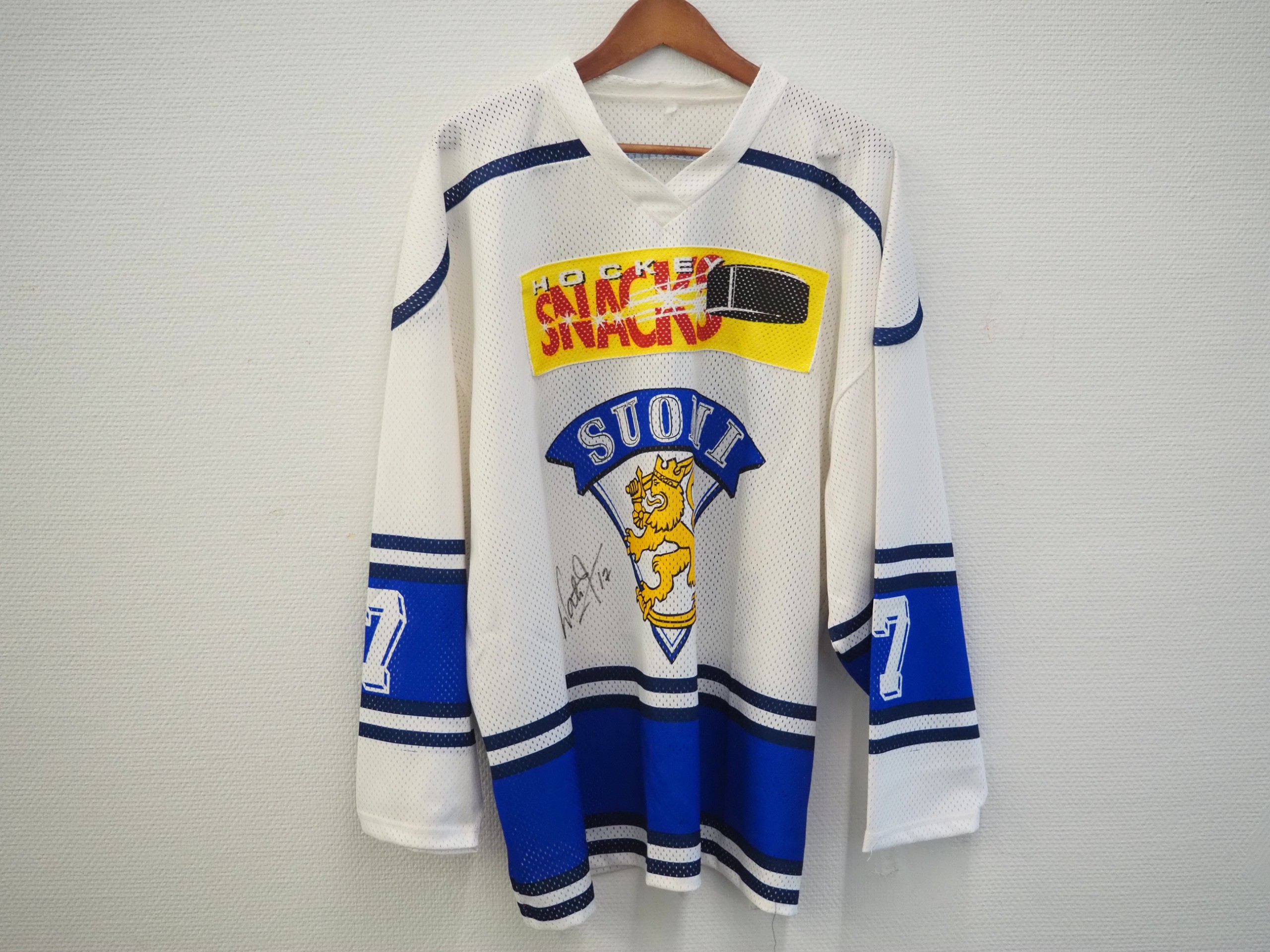 Leijonat fanipaita - Huutokauppa Ekman
