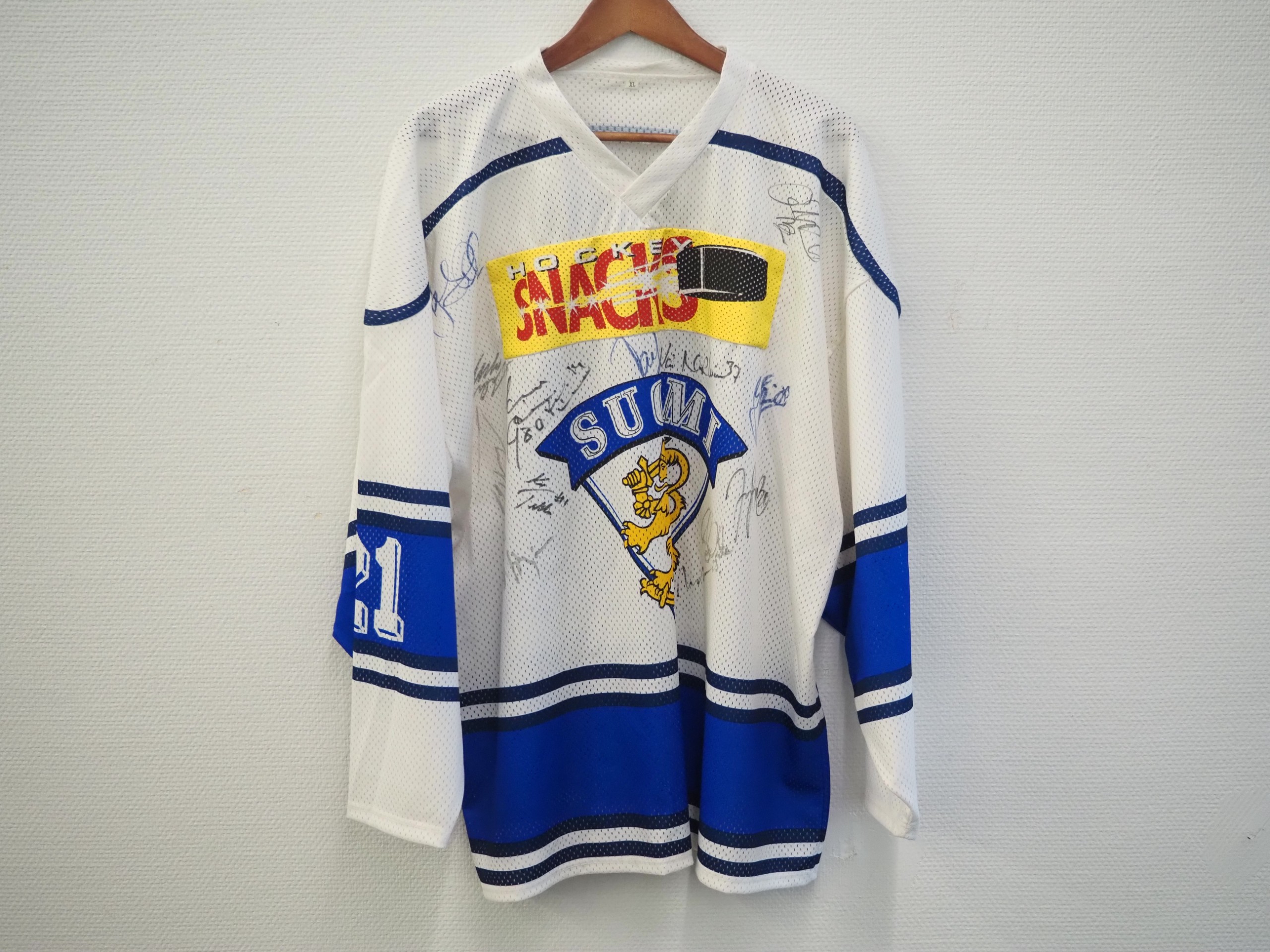 Leijonat fanipaita - Huutokauppa Ekman