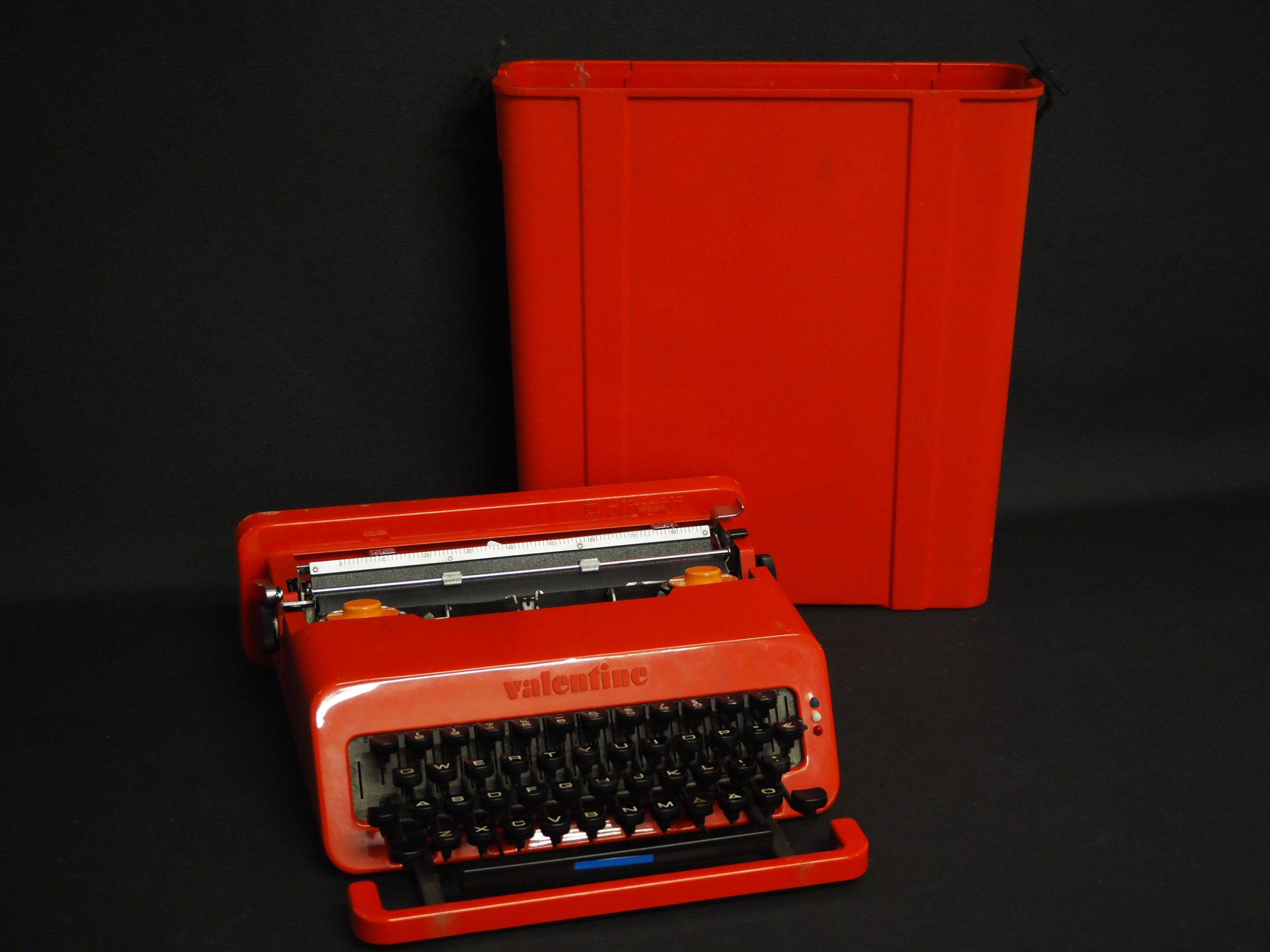 Olivetti kirjoituskone - Huutokauppa Ekman