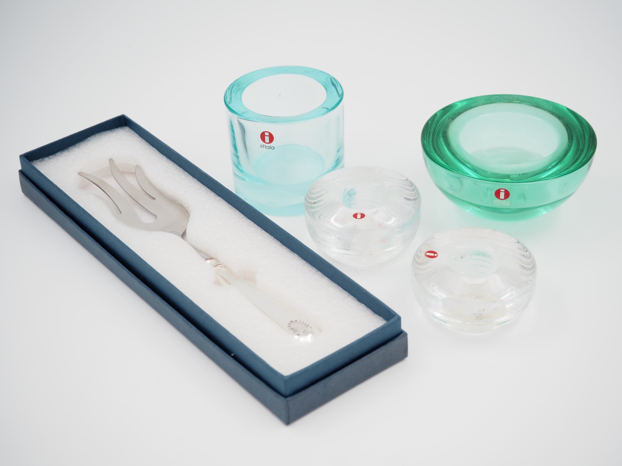 Hopea kakkuatrain ja Iittala - Huutokauppa Ekman