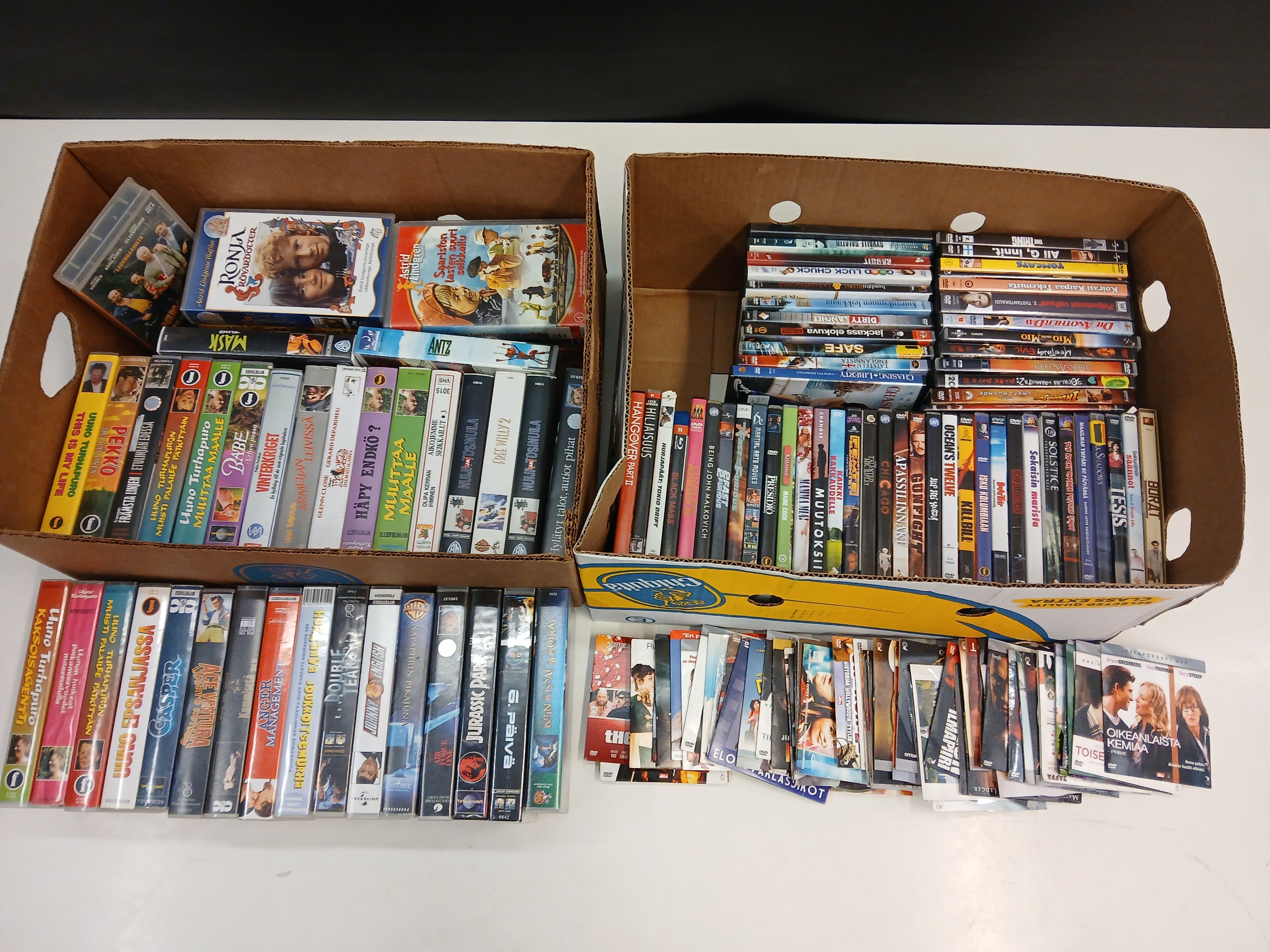 DVD ja VHS -setti - Huutokauppa Ekman