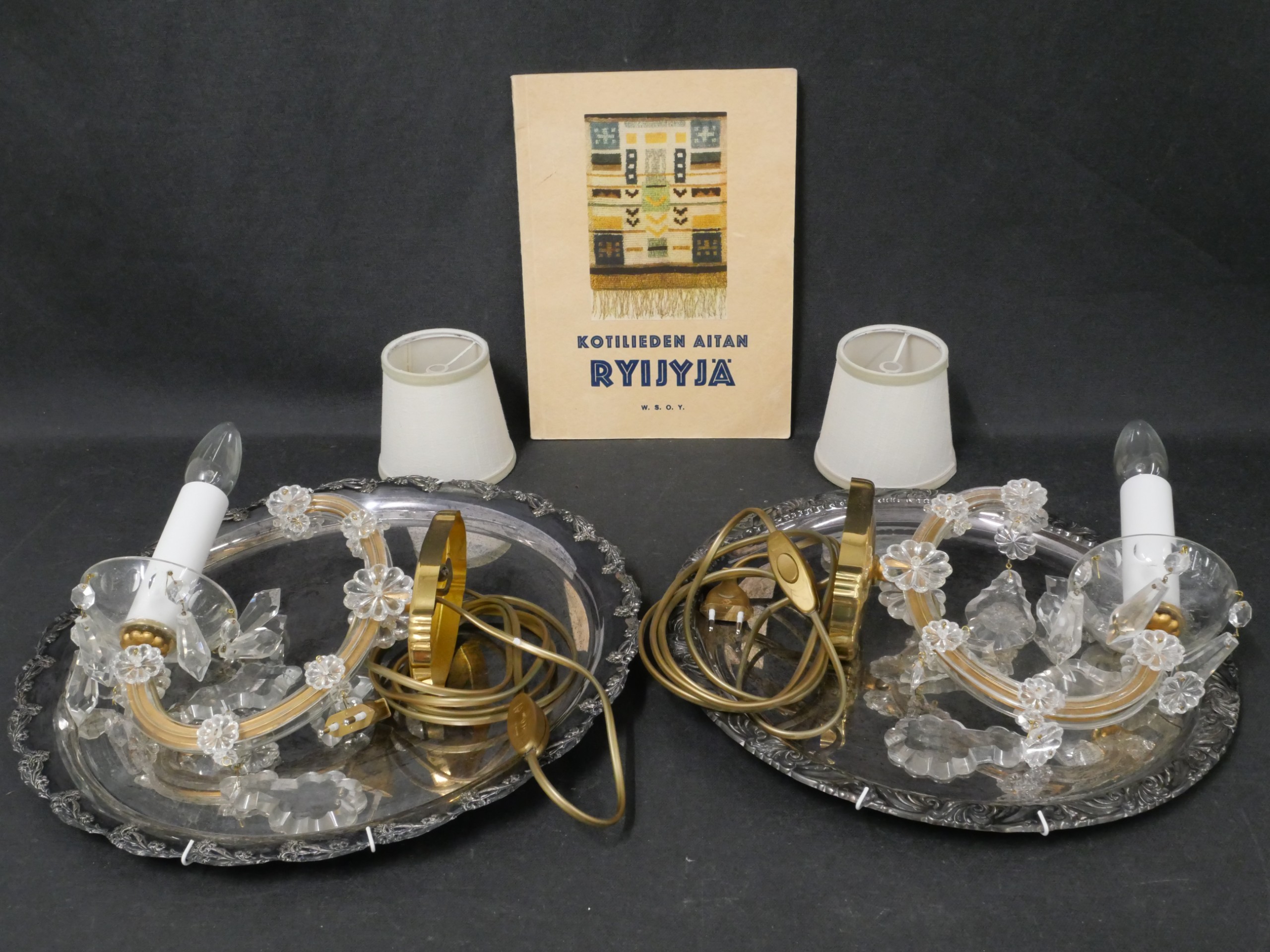 Ryijykirja, valaisimet ym. - Huutokauppa Ekman